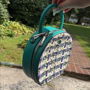 Kate Spade New York

ANDI TWEED MINI CHAIN CANTEEN BAG